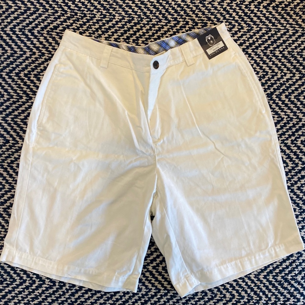 Lochlane white men’s shorts size 32 New with tags.